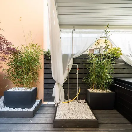 Sea Garden Apartments & Rooms-3